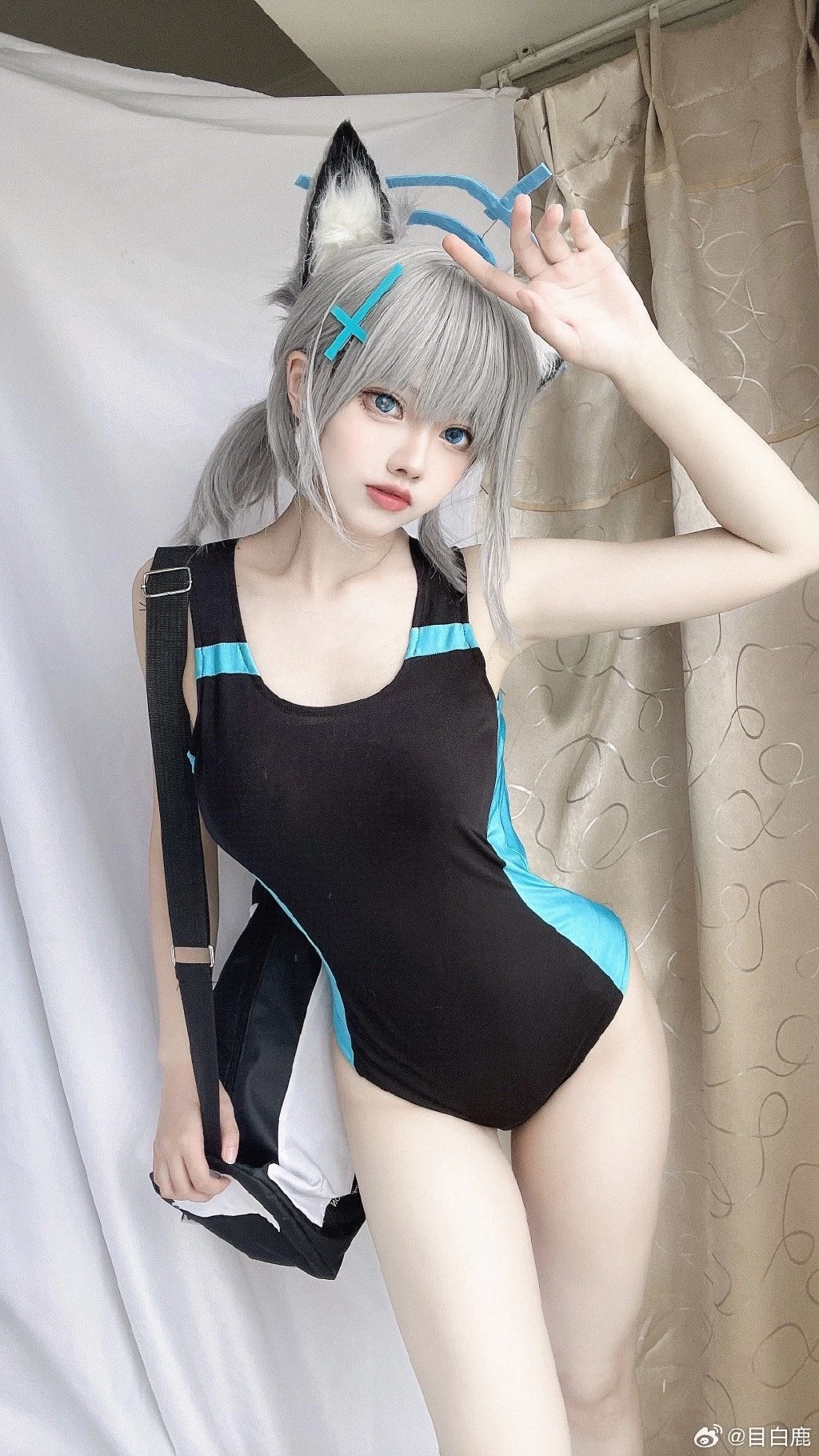 COSPLAY 这件泳衣……是专门为老师穿的 ​​​ 蔚蓝档案 砂狼白子@目白鹿