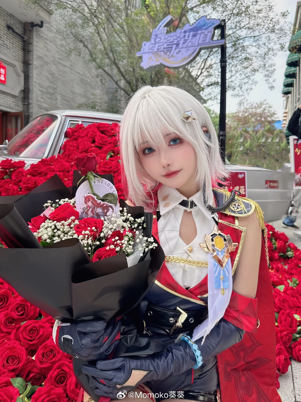 COSPLAY 听说有玫瑰花海，立刻就来拍啦！这就是二次元的执行力 崩坏：星穹铁道 托帕@Momoko葵葵