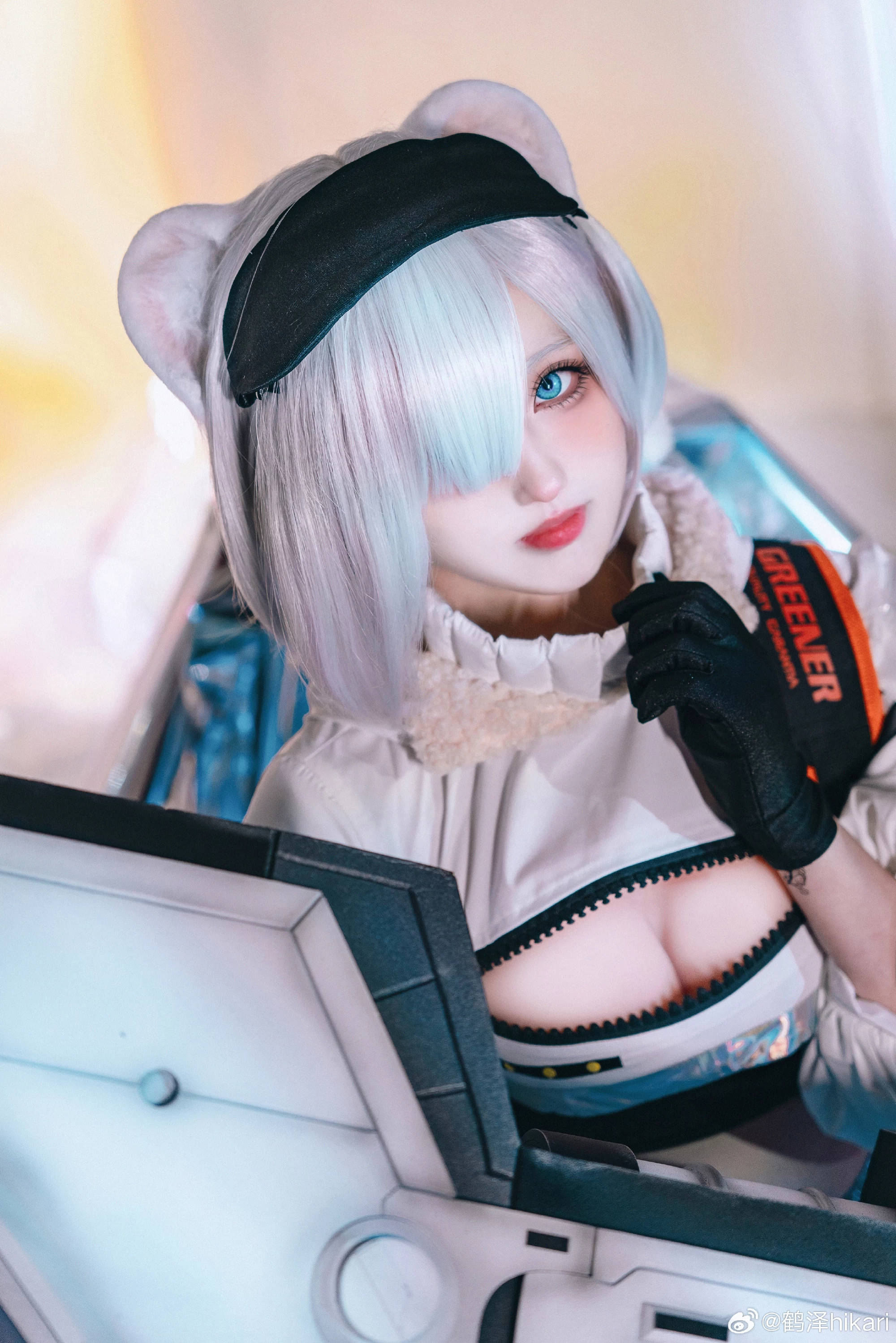 cosplay 我常常梦见雪山，梦见……我在结了厚冰的湖面上奔跑。明日方舟 极光@鹤泽hikari