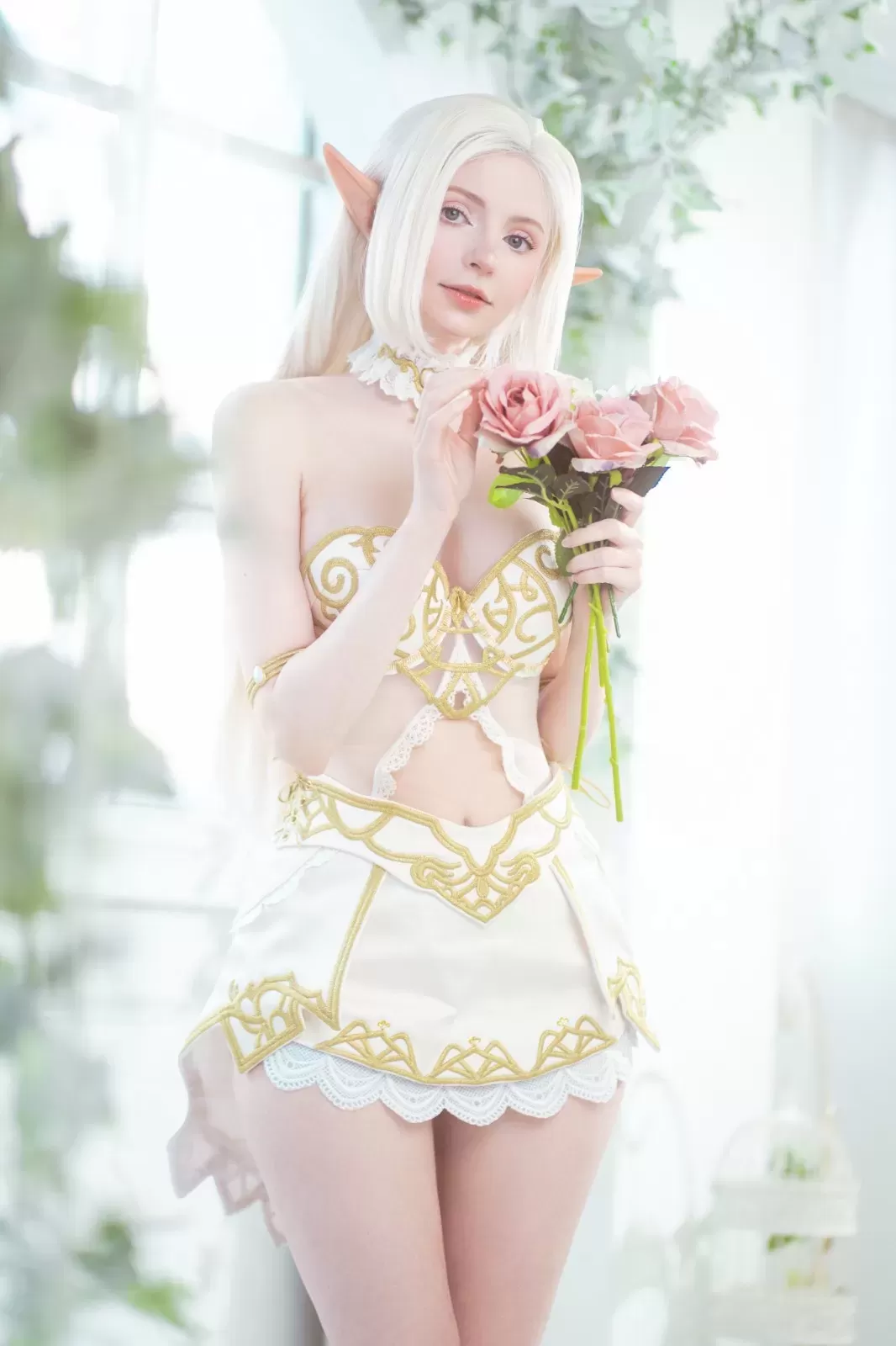 《生化4RE》阿什莉体模Cos美图 穿精灵装配白丝性感