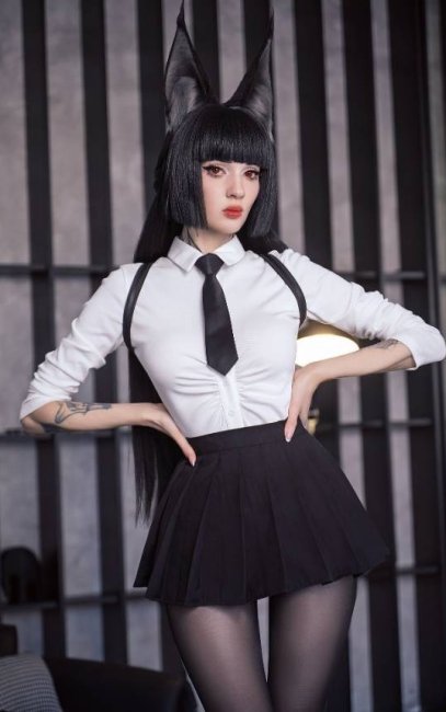 俄罗斯美女XenonCos美图 火辣身材搭配丝袜吸睛